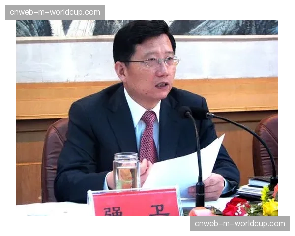中足联发布五月赛程及执法重点,明确强调严厉打击边路防守中的危险铲球动作 中足联发布五月赛程及执法重点,明确强调严厉打击边路防守中的危险铲球动作
